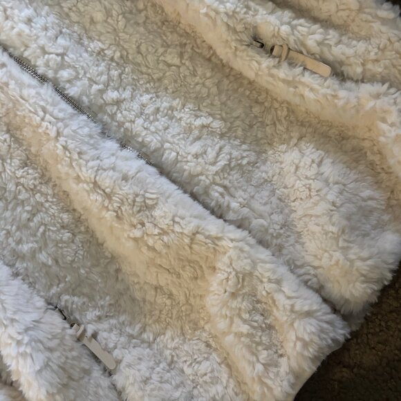 SO FLUFFY!! NWOT White Marshmallow Fluff Teddy Zip Jacket Hoodie w/ POCKETS!! - Picture 2 of 4